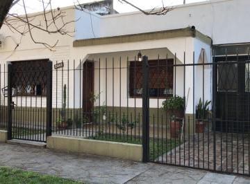 Casa de 4 ambientes, Almirante Brown · Casa con Amplio Terreno Rafael Calzada Excelente Ubicación