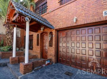 Casa · 300m² · 5 Ambientes · 3 Cocheras · Casa en Ramos Mejía