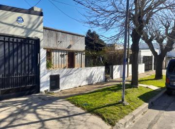 Casa de 3 ambientes, La Plata · Venta - Casa con Departamento Independiente + Lote Lindero Adicional - Calle1 Nº1032 E/521 y 522 - Ap. Bc