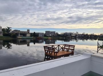 Casa · 220m² · 5 Ambientes · 4 Cocheras · Casa Al Lago en Venta a Estrenar El Canton - Norte