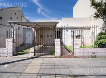 Casa · 167m² · 4 Ambientes · 1 Cochera · Casa Venta en Lomas del Mirador