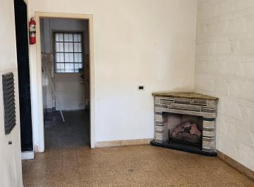 Casa de 2 ambientes, Tres de Febrero · Casa 3 Ambientes Al Frente en PH, con Patio y Terraza. Sin Expensas.