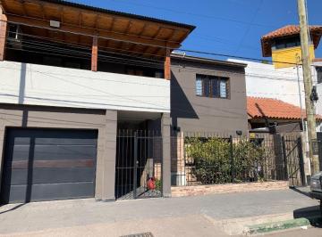 Casa · 243m² · 1 Cochera · ¡Oportunidad Única en Godoy Cruz! Casa con Departamento Independiente