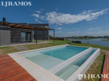 Casa · 181m² · 5 Ambientes · 1 Cochera · Casa en San Sebastián Sobre Hermosa Bahía a La Laguna en Área 1 Mb