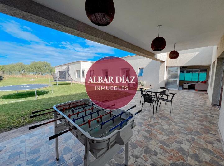 Casa · 300m² · 6 Ambientes · 4 Cocheras