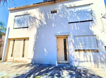 Casa · 160m² · 3 Ambientes · 1 Cochera · Venta Casa Multifamiliar Lote de 425 m² I. Casanova