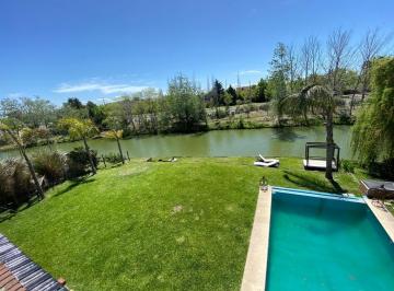 Casa · 300m² · 6 Ambientes · 2 Cocheras · Casa en Las Glorietas