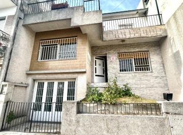 Casa · 190m² · 3 Ambientes · 2 Cocheras · Venta Casa 3 Ambientes Ramos Mejia Deposito Garaje
