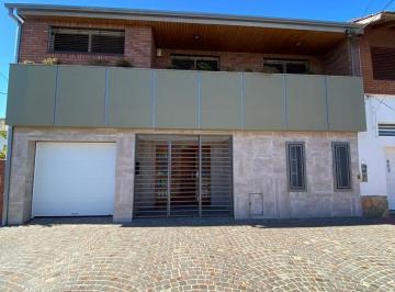 Casa · 240m² · 5 Ambientes · 2 Cocheras · Santilli - Cangallo 1427 Temperley Este