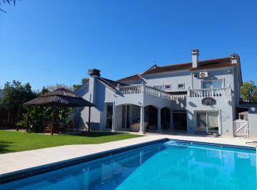Casa · 367m² · 8 Ambientes · 2 Cocheras · Casa en Laguna del Sol