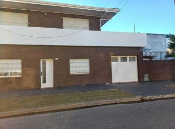 Casa · 1m² · 4 Ambientes · 1 Cochera · Casa Chalet en Venta en Sarandí, Avellaneda, G. B. a. Zona Sur