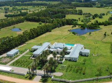 Casa · 3000m² · 7 Dormitorios · 20 Cocheras · Excepcional Residencia de Lujo en Uruguay