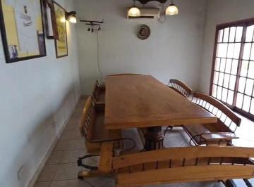 Casa de 6 ambientes, Florencio Varela · Casa en Florencio Varela con 570 m² en Venta, 3 Dorm., Piscina, Quincho, Cochera Imperdible