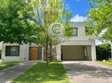 Casa · 1081m² · 5 Ambientes · 2 Cocheras · Casa en Venta Country Terravista