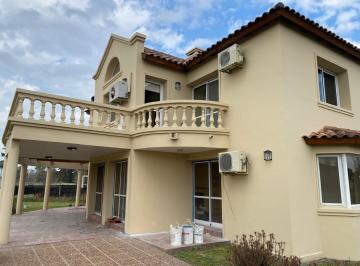 Casa · 223m² · 9 Ambientes · 2 Cocheras · Casa 3 Dorm.. La Carolina Golf Country Club