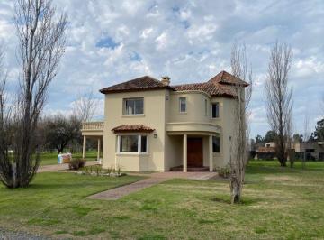 Casa · 223m² · 9 Ambientes · 2 Cocheras · Casa 3 Dorm.. La Carolina Golf Country Club