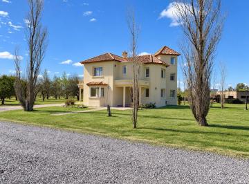 Casa · 223m² · 9 Ambientes · 2 Cocheras · Casa a La Venta, 3 Dorm. en La Carolina Golf Country Club, Piñero