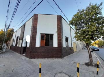 Casa · 169m² · 4 Ambientes · 1 Cochera · Venta Casa en Barrio Pueyrredon 3 Dorm.