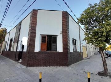Casa · 169m² · 4 Ambientes · 1 Cochera · Venta Casa en Barrio Pueyrredon 3 Dorm.