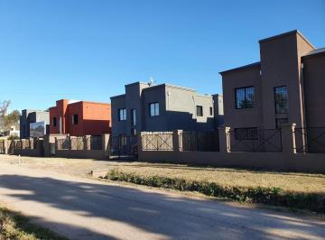 PH · 88m² · 3 Ambientes · 1 Cochera · Venta - Casa de Tres Ambientes con Jardin y Cochera - $95.000 Sin Expensas
