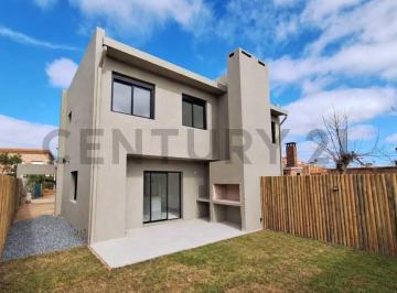 Casa · 110m² · 4 Ambientes · 1 Cochera · Shangrila a Pasos de La Rambla /venta Duplex 3 Dorm - 3 Baños - Patio /usd 360.000