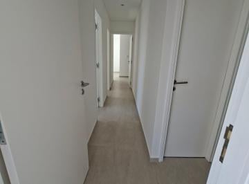 Casa · 105m² · 5 Ambientes · 1 Cochera · Casa - Russell