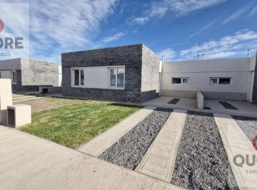 Casa · 52m² · 3 Ambientes · 1 Cochera · Casas de Las Falda, Cipolletti