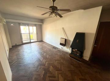 Departamento · 66m² · 5 Ambientes · Venta Departamento Reciclar 3 Dorm. 2 Baños