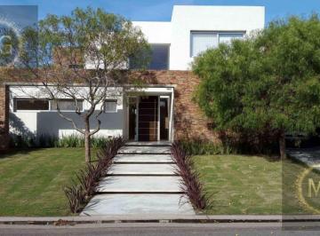 Casa · 403m² · 5 Ambientes · 2 Cocheras · Casa en Venta en Santa Barbara