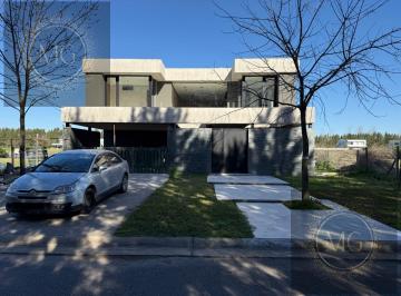 Casa · 477m² · 7 Ambientes · 2 Cocheras · Casa - San Juan