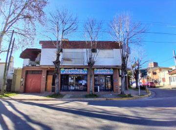 Casa de 4 ambientes, Quilmes · Casa en Venta, con Cochera y Locales, en Don Bosco