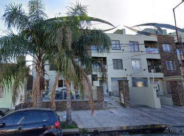 Departamento de 2 ambientes, Lomas de Zamora · 2 Amb con Balcon a La Calle