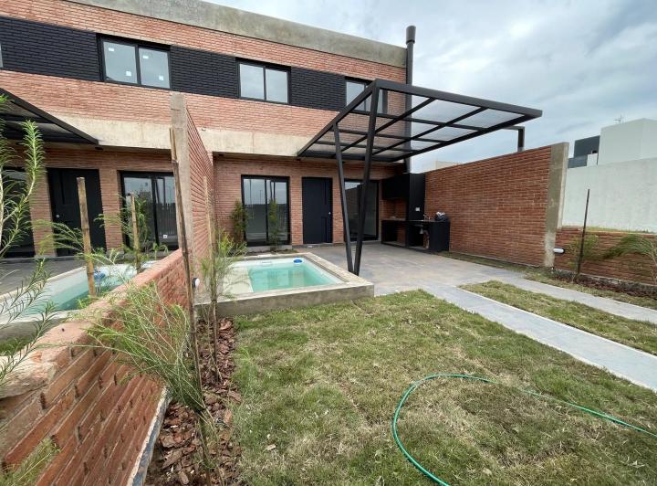 Casa · 120m² · 4 Ambientes · 2 Cocheras