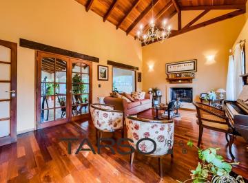 Casa · 380m² · 7 Ambientes · 2 Cocheras · 4 Dorm. Casa Tradicional en Excelente Condiciones - El Bosque