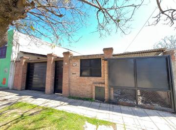 Casa de 3 ambientes, Ituzaingó · Hermosa Casa de Solida Constrruccion - Ladrollo Vista Apto Credito!