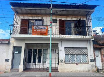Casa · 113m² · 4 Ambientes · 1 Cochera · Casa en Sarmiento