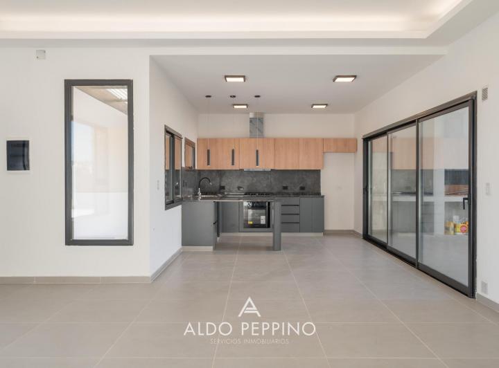 Casa · 190m² · 3 Ambientes · 2 Cocheras