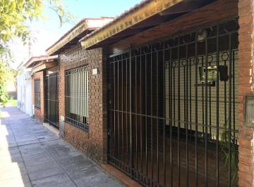 Casa · 90m² · 4 Ambientes · Casa en PH en Planta Baja y con Jardín