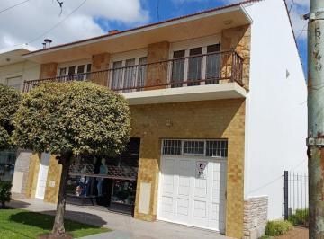 Casa · 396m² · 4 Ambientes · 3 Cocheras · Casa con Local a La Venta