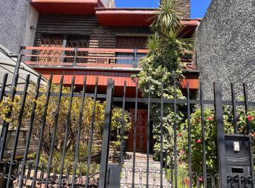 Casa de 5 ambientes, Parque Chacabuco · Casa de 5 Ambientes C/ Piscina y Garaje en Venta - Zona P. Chacabuco