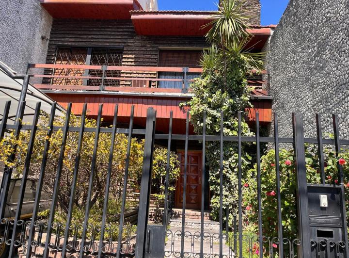 Casa · 1m² · 5 Ambientes · 1 Cochera