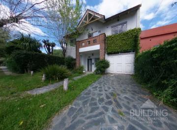 Casa · 207m² · 7 Ambientes · 2 Cocheras · Casa en Venta - 5 Dorm. - City Bell - La Plata