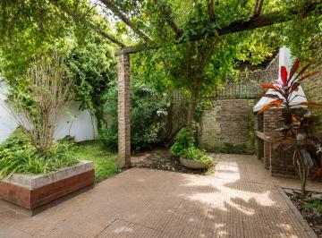 Patio · Hermosa Casa en Caballito con Jardín, Garage y Patio con Parrilla!