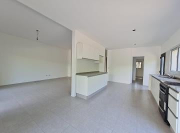 Casa · 160m² · 4 Ambientes · 2 Cocheras · Venta. Casa en Una Planta en La Comarca