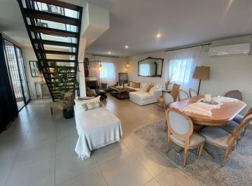 Casa · 170m² · 3 Ambientes · 1 Cochera · Casa en Barrancas de San Benito Country Club