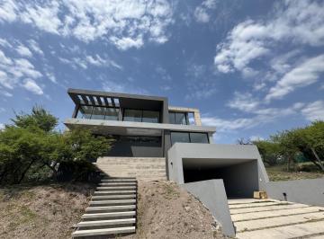 Casa · 451m² · 3 Ambientes · 2 Cocheras · ¡Venta! Casa en La Pankana ¡A Estrenar!