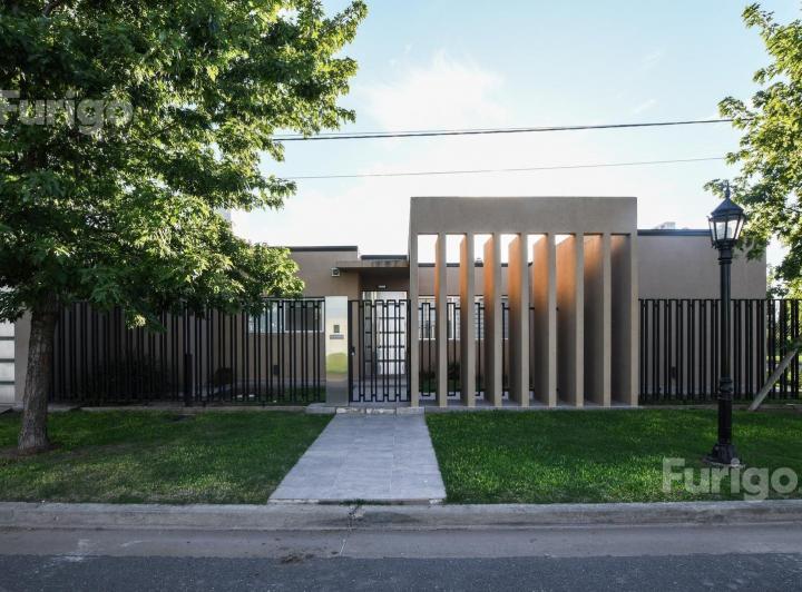 Casa · 332m² · 2 Cocheras