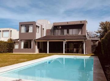 Casa · 243m² · 4 Ambientes · Casa en Venta y Alquiler San Isidro Labrador