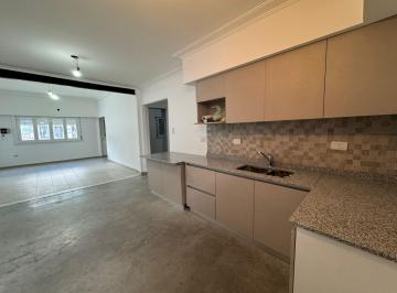 Casa · 140m² · 4 Ambientes · 1 Cochera · Casa en Lomas de Zamora