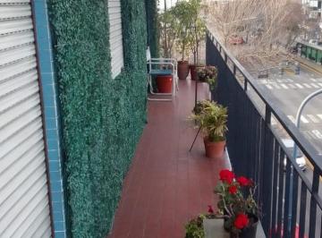 Amplio Departamento 3 Ambientes con Balcon al Frente · Amplio Departamento 3 Ambientes con Balcon Al Frente